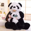 Dorimytrader Jumbo Panda Dos Desenhos Animados de Pelúcia Gigante Sorridente Panda Stuffed Travesseiro Brinquedos Bonecas de Animais Grande Decoração Do Presente 102 polegadas 260 cm DY60396