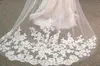 Voiles de mariée bon marché Voiles longs Tulle doux Voile de trois mètres de long avec dentelle Voiles cathédrale Voiles ivoire blanc pour WeddingEvents5217947