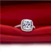 Hete verkoop Topmerkstijl 3-karaats prinses geslepen kussenvorm SONA Synthetische diamanten verlovings- of trouwring Beste jubileumcadeau