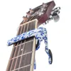Les nouveaux arrivants remettent un capo de guitare acoustique parfait pour la guitarukulelebanjomandoline en porcelaine bleu et blanc8637618