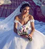 Mhamad는 어깨 웨딩 드레스 2017 Sumemr 레이스 꽃 Applique 신부 가운 공 가운 법원 기차 웨딩 드레스 맞춤 제작
