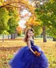 Mörkblå tulle bollklänning blomma flicka klänningar för bröllop 2016 en axel flickor page klänningar spetsar upp golv längd barn fest klänningar