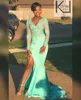 2018 Sexy V-hals Mint Groen Arabische Avondjurken Dragen Lange Mouwen Side Split Afrikaanse Mermaid Formal Prom Party-jurk