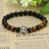 Nya Design Mens Armband Partihandel 8mm Naturlig Tiger Eye och Matt Agate Stone Pärlor Guld Lion Head Armband, Party Gift