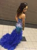 Bling Royal Blue Mermaid Prom Klänningar Arabiska Formella Kristaller Beaded Sequins Lace-Up Organza Ruffles Court Train Pageant Party Gowns