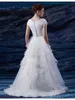 Ruffles Organza Abiti da sposa lunghi modesti con maniche ad aletta A-line Cintura con perline Bottoni Indietro Abiti da sposa country con pieghe Fiore