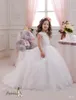 2016 Crianças Vestidos de Casamento com Long Train e Sem Mangas Rendas Apliques Frisado Tule Bela Flor Meninas Vestidos de Vestido de Comunhão Personalizado