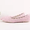 Scarpe con tacco piatto Scarpe da sposa con fiori di perle e pizzo Scarpe a punta Scarpe da ballo per feste di nozze Belle scarpe da damigella d'onore Scarpe da donna Flats232s