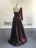 2017 Wine Red Split Hülle Abendkleider mit dem OneShoulder -Ausschnitt Langarmige Perlen -Applikationen Seite Überdrehung Party Prom Gown1068812