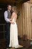 Einfache rückenfreie Chiffon-Brautkleider mit V-Ausschnitt, hohes, niedriges Land-Brautkleid, sexy, offener Rücken, Schärpe und Neckholder, abgestuftes böhmisches Hochzeitskleid
