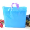 100 sztuk / partia 38 * 32 cm Wysokiej Quanlity Ochrona środowiska Plastikowe torby na zakupy Odzież Promocja Uchwyt Torba / Kolorowa torba składana