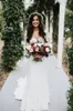 Elegant billigt Country Full Lace Bröllopsklänningar Plugging V Neck Långärmad Applique Floral Beach Bridal Gowns 2018 Berta Bridal Designer