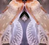 Incroyable Dentelle Applique Perles Robes De Mariée 2017 Tulle Longue Cape Robes De Mariée Ivoire Etage Longueur Robes De Mariée Sur Mesure