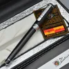 Luxury French Brand Picasso 902 Agate Röd och Svart Klassisk Vulpen med Business Office Supplies Skriva Smidig Top Grade Bläck Pen Present