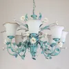 Mediterrane eetkamer glazen kroonluchter blauw geschilderd metalen restaurant hanglamp keramiek roze plafond hanger verlichtingsarmaturen lampen