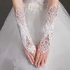 Pizzo senza dito a buon mercato in rilievo sotto il gomito lunghezza nozze guanto da sposa accessori da sposa guanti da damigellatta HT1169634373