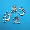 Blandad tibetansk silverbrev Fist 3d Love Brass Knuckle Charms Pendants För Smycken Göra Findings Armband Handgjorda Hantverk Tillbehör