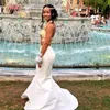 Neue ModeNeue afrikanische Stehkragen-Abschlussballkleider in Weiß und Gold 2016 Bodenlange Kristallperlen Niedliche Meerjungfrau-Zweiteiler-Abendballkleider