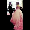 화려한 핑크 공 가운 웨딩 드레스 2017 레이스 위로 손으로 만든 꽃 스윕 기차 신부 가운 사용자 정의 만든 사우디 아랍어 웨딩 드레스
