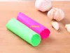 100 pcs/lot expédition rapide en gros magique Silicone ail éplucheur Peel facile outil de cuisine couleur aléatoire 13x3 cm