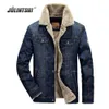 Venta al por mayor- 2017 Hombres de invierno Patchwork Chaqueta corta Moda Hombres Chaqueta de mezclilla Jeans Abrigo Plus Terciopelo Outwear Abrigo Más Tamaño 4XL Cortavientos