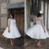 Plus La Taille Courte Longueur Au Genou Robes De Mariée 2017 Vintage Dentelle Demi Manches Satin Avec Arc Sash Pays Robes De Mariée Sur Mesure EN10193