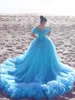 2020 الحديثة الضوء الأزرق فساتين quinceanera الكرة ثوب قبالة الكتف منتفخ ألف خط تنورة الكريستال اللؤلؤ سندريلا فساتين