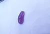 Le collier pendentif sculpté à la main en agate naturelle violette quatrième haricot (paix des quatre saisons)