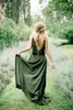 Boheemse stijl land bruidsmeisje jurken 2020 lente nieuwe spaghetti low cut back olijf groene chiffon maaid van eer bruidsjurken goedkoop