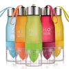 Esprimere bottiglie d'acqua di frutta con infusore da 650 ml di plastica in plastica BPA di succo di limone gratis shaker bottiglia per campeggio sportivo con scatola colorata
