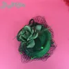 Groene bloemen bruids hoeden met mesh sluiers veer bloem boog fascinator hoeden bruiloft hoed sluiers bruiloft bruids birdcage sluier te koop VK