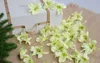 50ピースシルクオーキッドアクセサリー人工蘭の花のヘッドウェディングキスボール、ヘアクリップ、ドアリース、椅子装飾