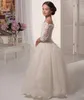 Bateau-Spitzenapplikationen, bodenlanger Tüll, Dreiviertelärmel, Blumenmädchenkleider für Hochzeiten, Erstkommunionkleid für Mädchen, Ballkleid