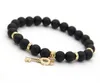 Vente en gros de perles de pierre d'onyx mat véritable de 8 mm avec pendentif clé Bracelets en or, nouvelle arrivée bijoux en pierre pour cadeau de fête