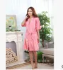 Wholesale-hyege 2016 2016ブランドのシルク女性パジャマセットセクシーな寝室セットシルクの夜の女性ローブガウンセット女性寝ている服のドレス