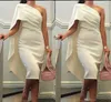 2016 Nya Billiga Kvinnor Cocktail Klänningar One Shoulder Sheath Prom Klänningar med Cape Tea Length Party Dress Plus Size Formella Homecoming Gowns