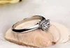 Europa-Americana creativa 6 garras sona anillo de diamante 1 karat diamante 925 plata plateado con pt950 boda o compromiso amigo regalo