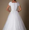 Vintage witte kant tule baljurk bescheiden trouwjurken cap sleeves korte mouwen vierkante bruidsjurken kralen riem bruidsjurken