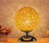 Handgemaakt katoenmateriaal Ronde gevormde creatieve LED -tafellampen woonkamer Studie Slaapkamer Decor Katoen omgekleurde lamp