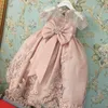 Różowy Księżniczka Little Girls Party Dresses 2016 Koronki Aplikacje Koraliki Z Krótkim Rękawami Kwiat Girl Dresses Kids Pagewanty Suknie Custom Made