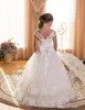 2022 Flower Girl Dresses Scoop Backless med applikationer och Bow Tulle Ball Gown Pageant First Commonion Dresses For Little Girls We2522225