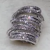 симулированное кольцо с бриллиантовым кольцом