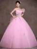 Luxus-Tüll-Ballkleid-Quinceanera-Kleider mit einer Schulter, süßes 15-16-Prinzessinnenkleid, bonbonrosa, formelles bodenlanges Kleid