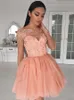 Perzik Nieuwe Sexy Vrouwen Korte Cocktail Jurken Juweel Hals Lange Mouwen Kant Applicaties Crystal Beaded Prom Dresses Feestjurk Homecoming-jurken