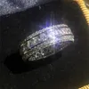 anillo de piedras preciosas