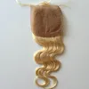 Brasiliansk Blond Body Wave Silk Base Closure Middle Part Blekt Knots Med Baby Hårfri Del Mänskliga Virgin Hair Schweiziska 613 Förslutningar