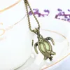 Europa en de Verenigde Staten verkopen holle retro schattige kleine schildpad hanger ketting lichtgevende ketting sieraden kinderen DIY