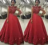 2017 Specjalne Burgundia Prom Dresses Ilusion Jewel Neck Koronki Zroszony Aplikacje Kwiatowe Rose Kwiaty Suknie Wieczorowe Długie Party Workanty Suknie