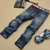 Jeans da uomo all'ingrosso di alta qualità Blu Blu Black Color Dritto Strappato Jeans per uomo Moda Biker Jeans Pantaloni bottoni 772
