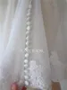 Wysokiej jakości folia ślubna wysokiej szyi z koronkową aplikacją Real PO White Ivory Wedding Kurtka ślubna Bolero Zakrycie przyciski jeden rozmiar 7200773